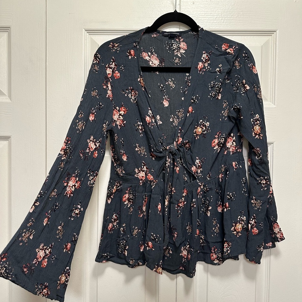 American Eagle bell sleeve top